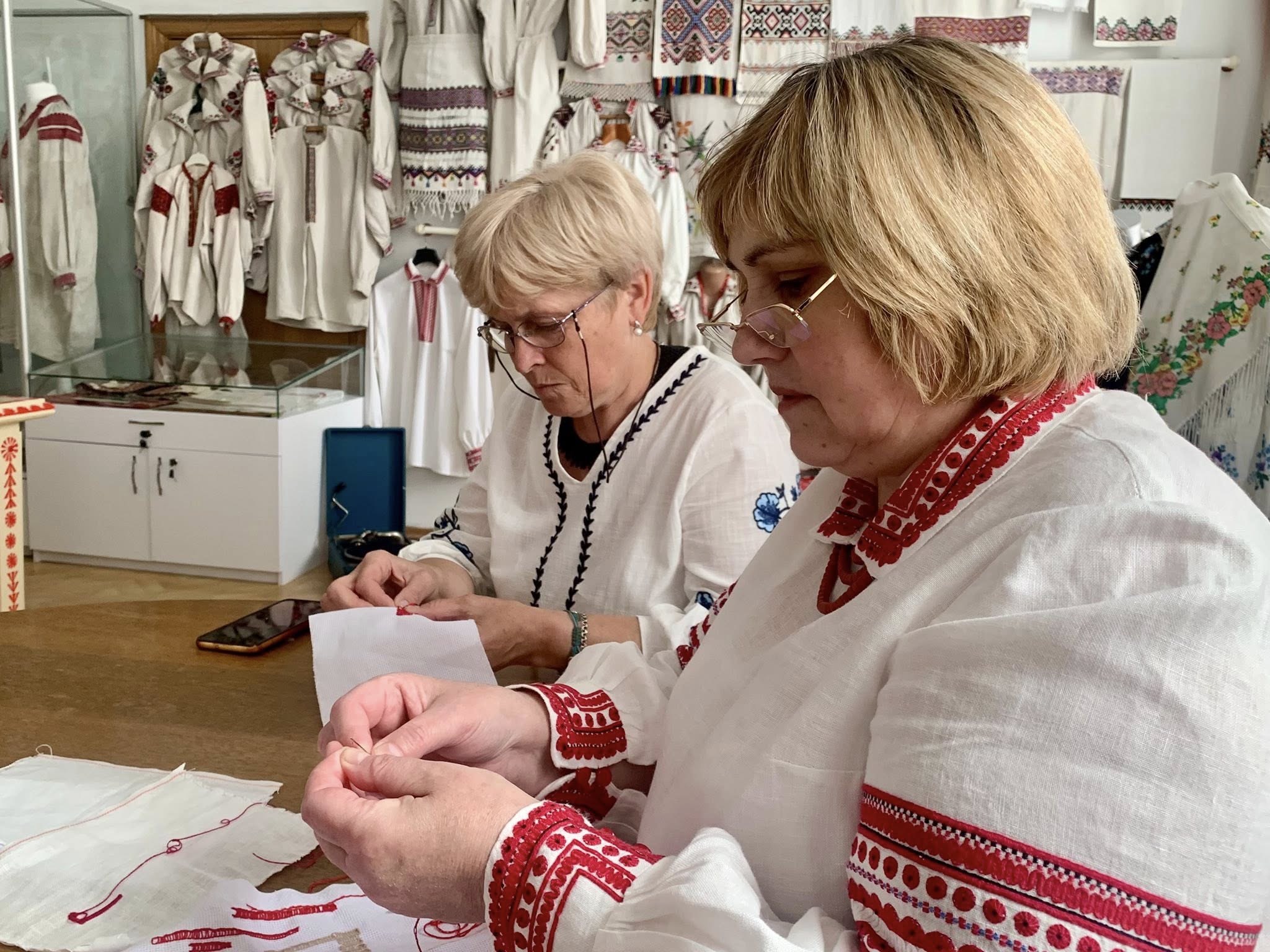 Червоне – то любов. Майстерку з “городоцького шва” присвятили День вишиванки
