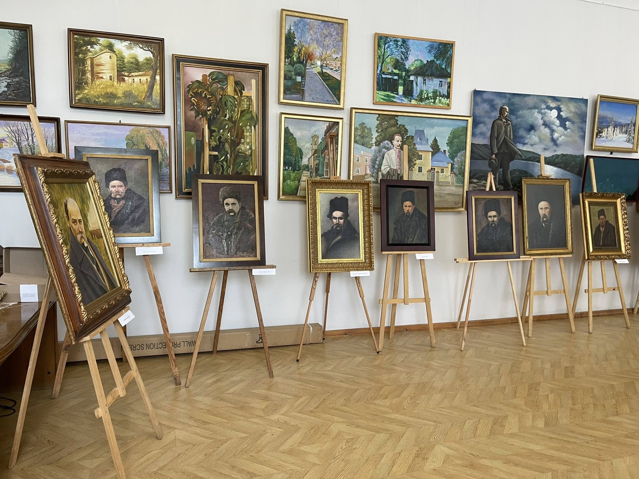 Такий різний Шевченко! Відкрили виставку портретів Кобзаря – у музейній світлиці.