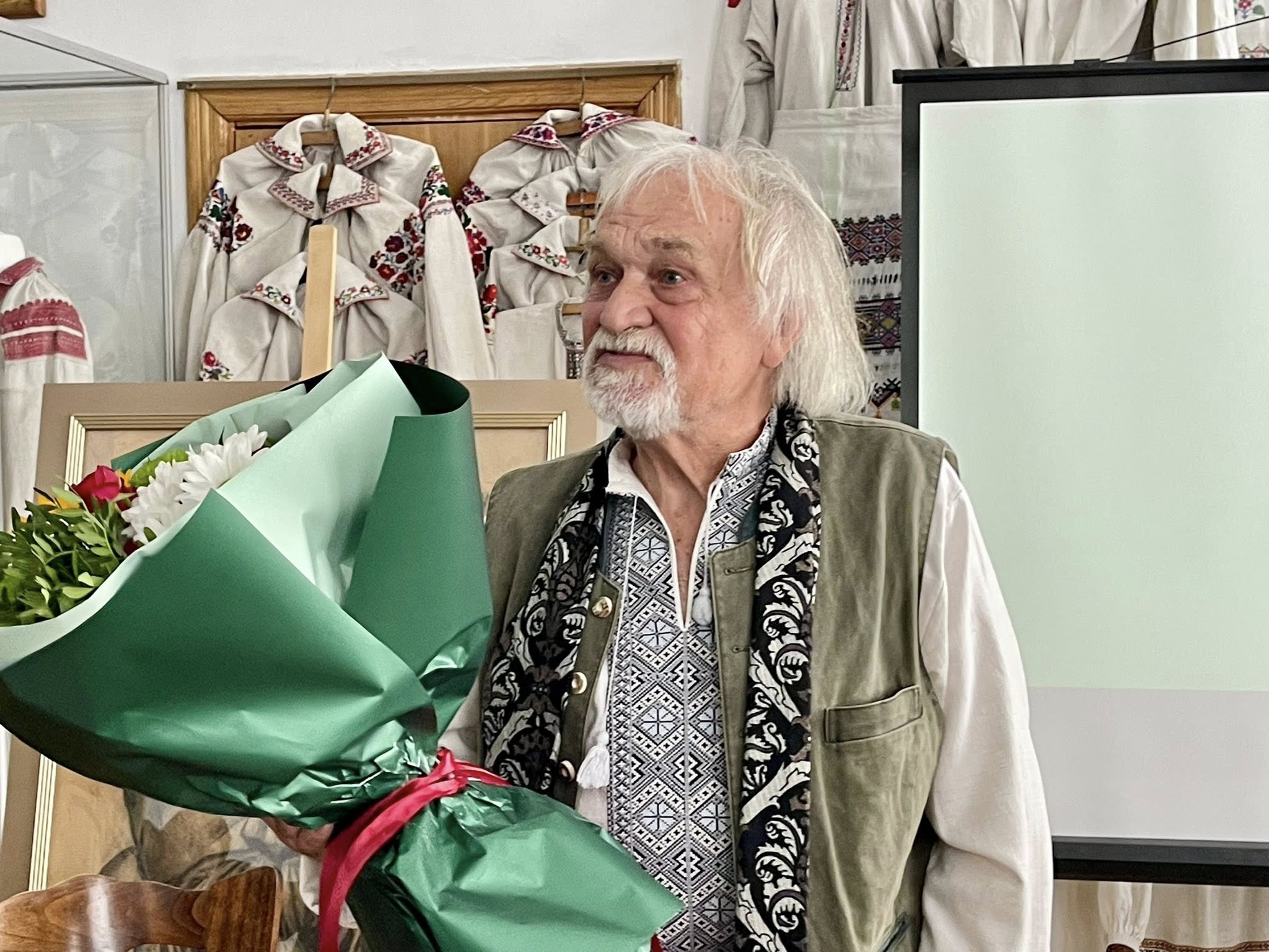 Презентували книгу Романа Горака про скульптора й дизайнера Михайла Дмитріва і вшанували митця-ювіляра